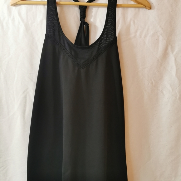 workout top, medium - Picture 2 of 8